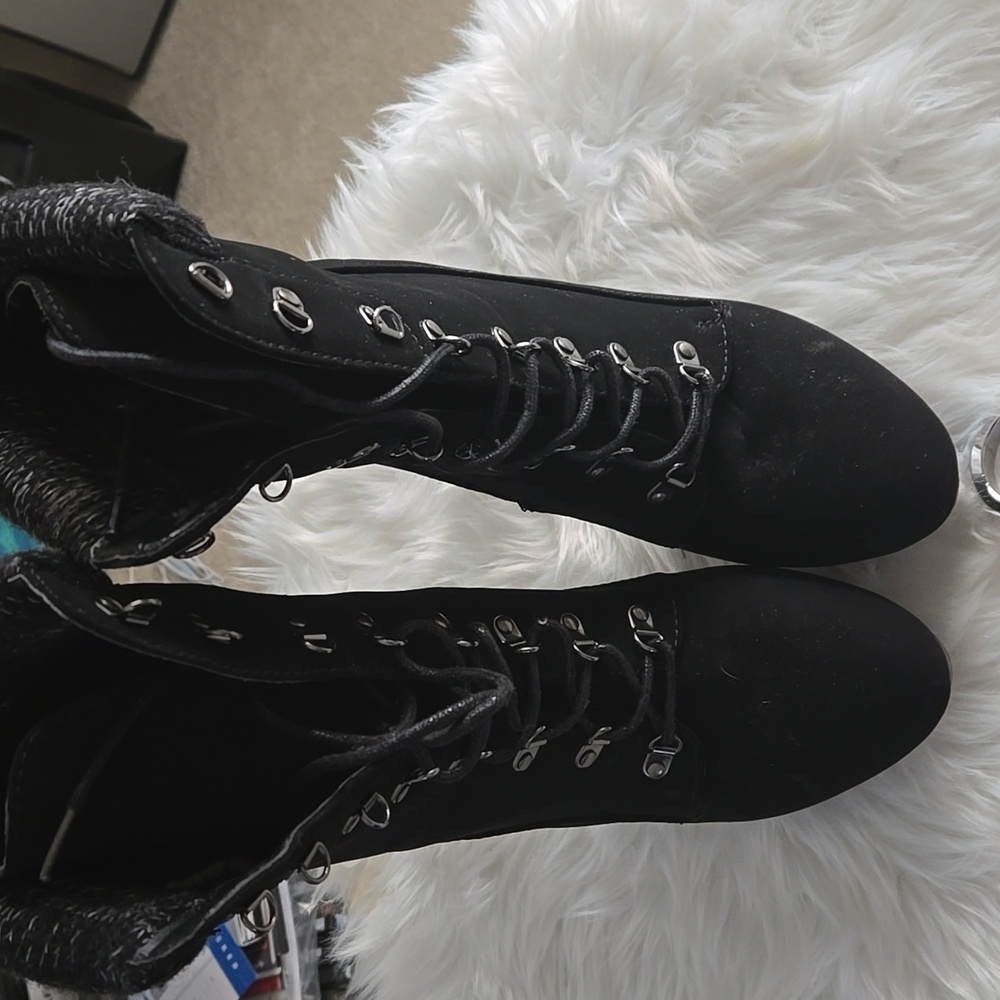 Size 8.5 Shoe Dazzle Bootie